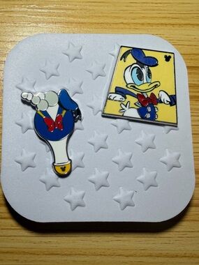 Disney Donald Duck Hidden Mickey Pins+Mini Pin Folio